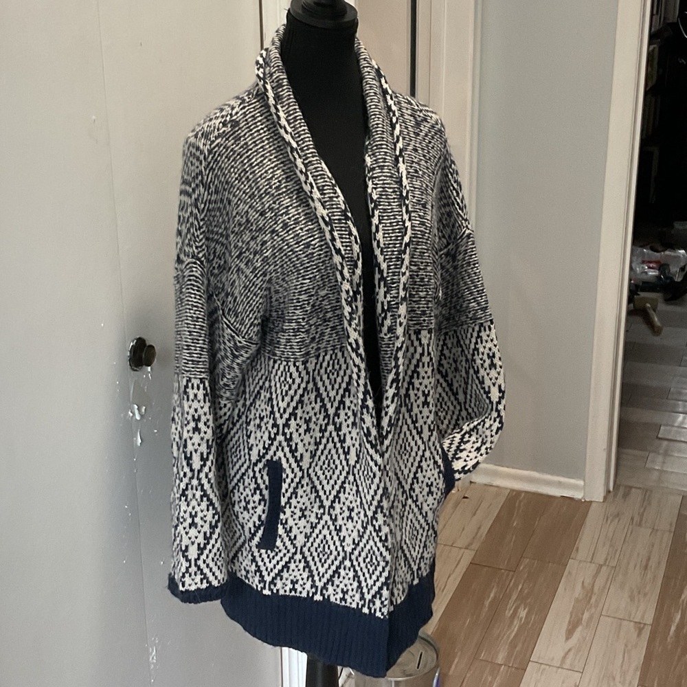 P420. Bellamina Chic Navy and White Women's Cardigan